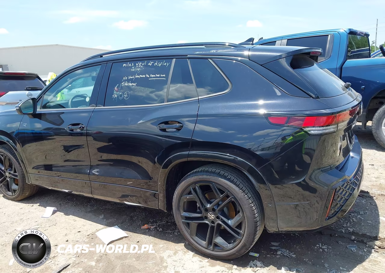 2026 Volkswagen Tiguan Se R-Line Black VIN:3VVHR7RM9TM086905 - 14