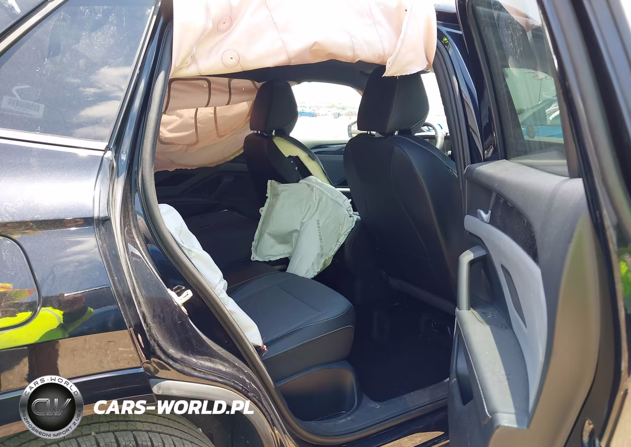 2026 Volkswagen Tiguan Se R-Line Black VIN:3VVHR7RM9TM086905 - 8