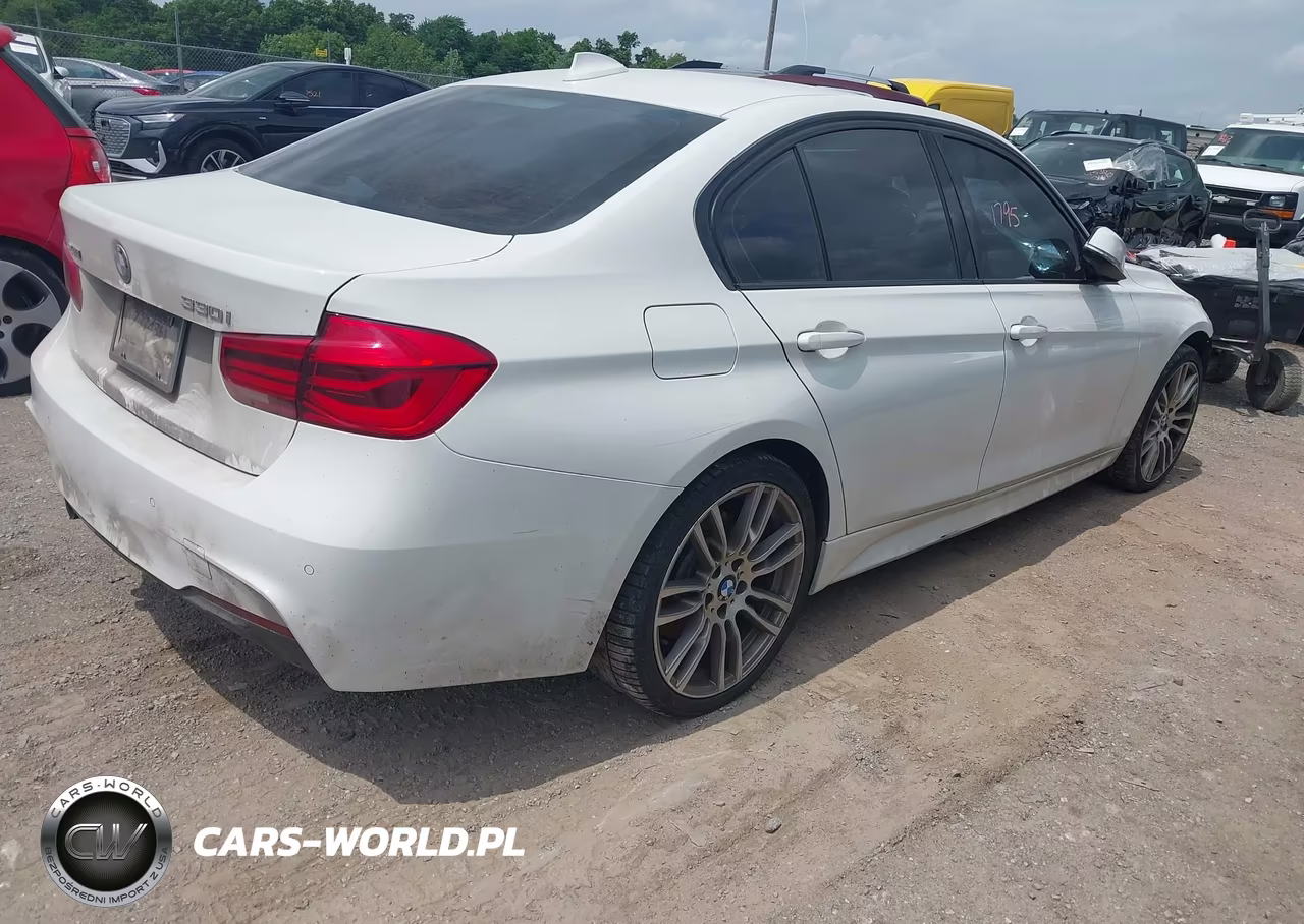 2018 BMW 330I xDrive VIN:WBA8D9C52JEM34845 - 4