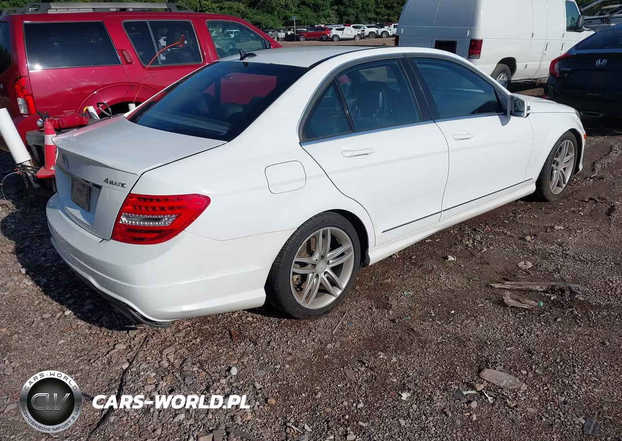2013 Mercedes-Benz C 300 Sport 4Matic VIN:WDDGF8AB3DR252375 - 4