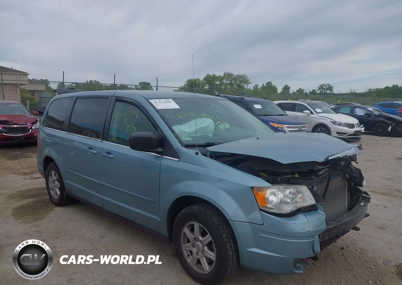 2010 Chrysler Town & Country New Lx – zdjęcie 1 z 16