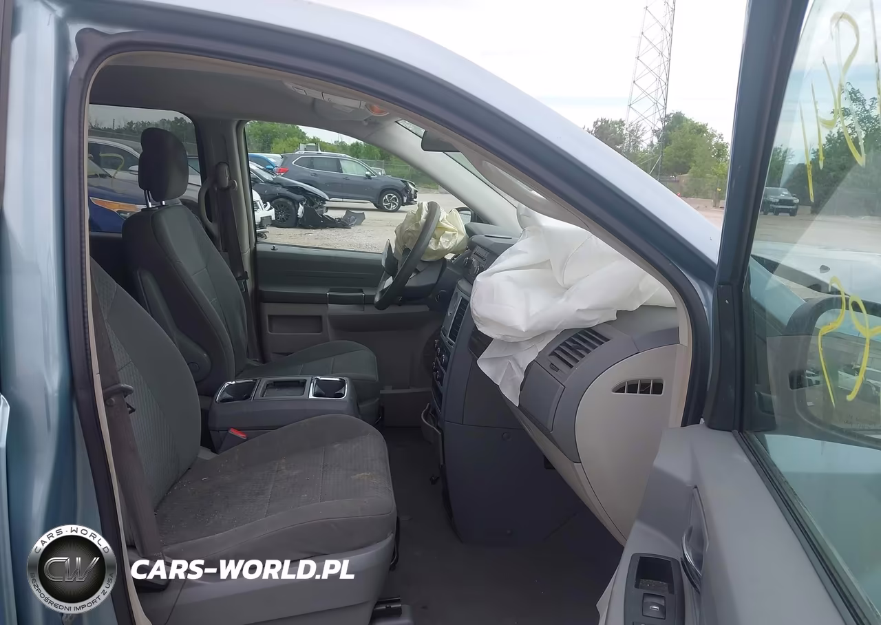 2010 Chrysler Town & Country New Lx VIN:2A4RR2D16AR374836 - 5