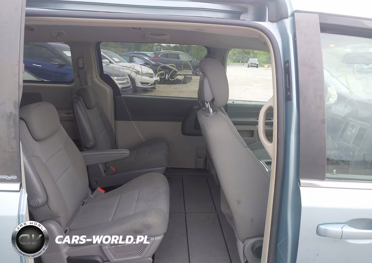 2010 Chrysler Town & Country New Lx VIN:2A4RR2D16AR374836 - 8