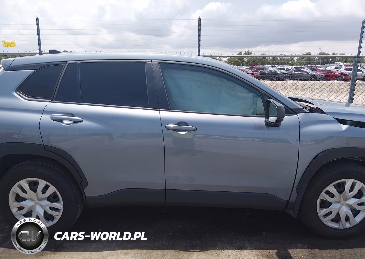2025 Toyota Corolla Cross L VIN:7MUAAAAGXSV136967 - 13