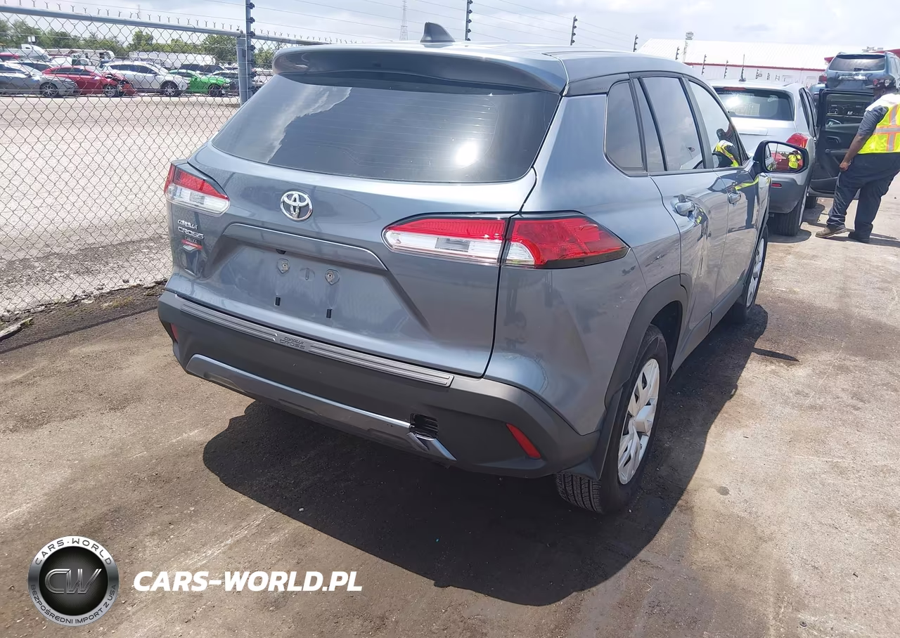 2025 Toyota Corolla Cross L VIN:7MUAAAAGXSV136967 - 4
