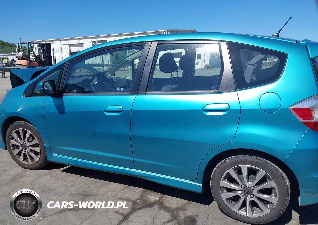 2013 Honda Fit Sport VIN:JHMGE8G51DC000950 - 14