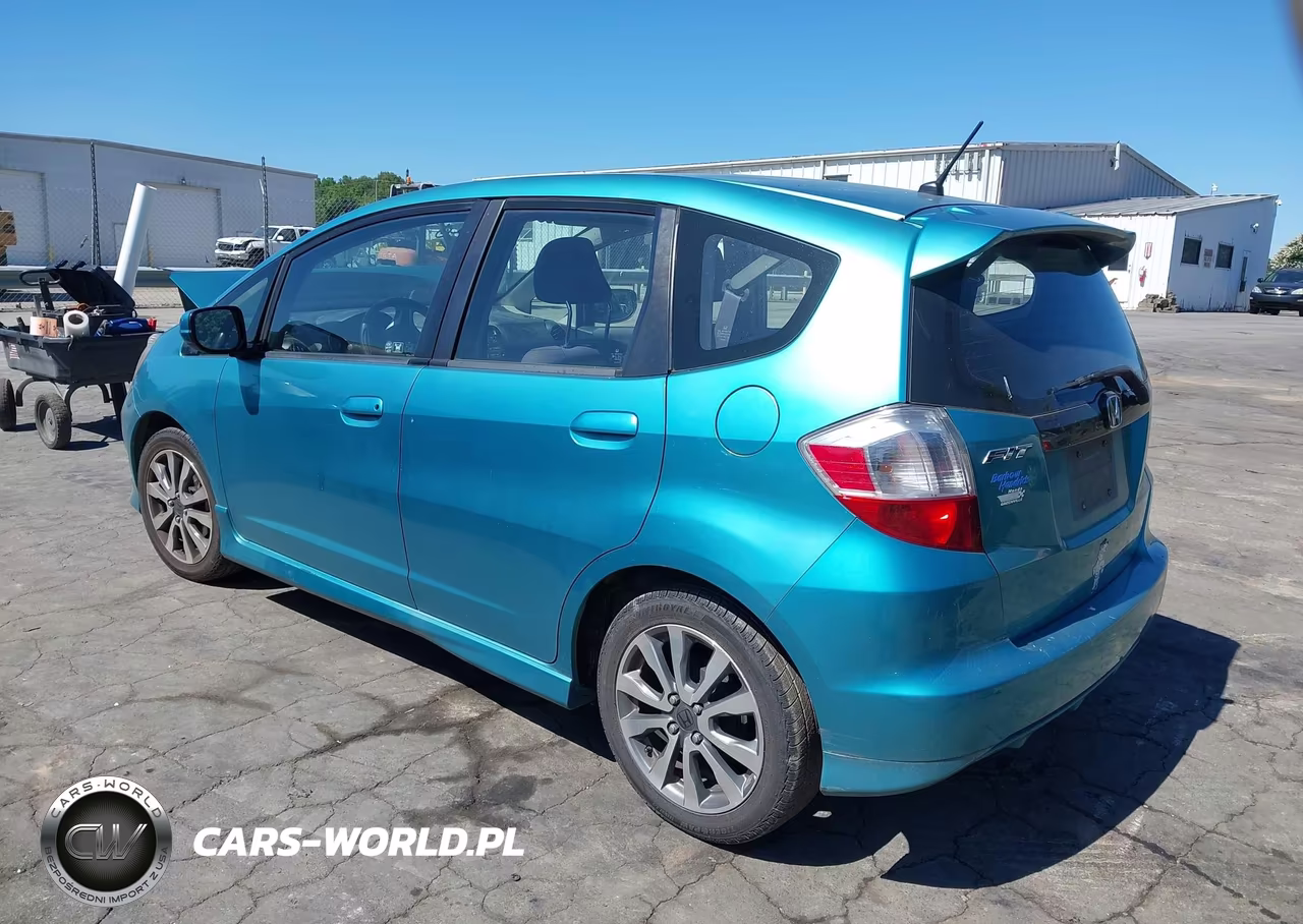 2013 Honda Fit Sport VIN:JHMGE8G51DC000950 - 3