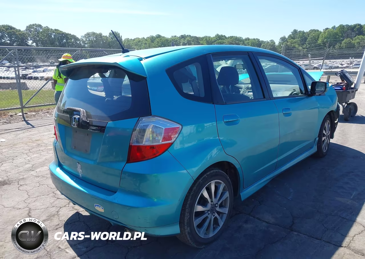 2013 Honda Fit Sport VIN:JHMGE8G51DC000950 - 4