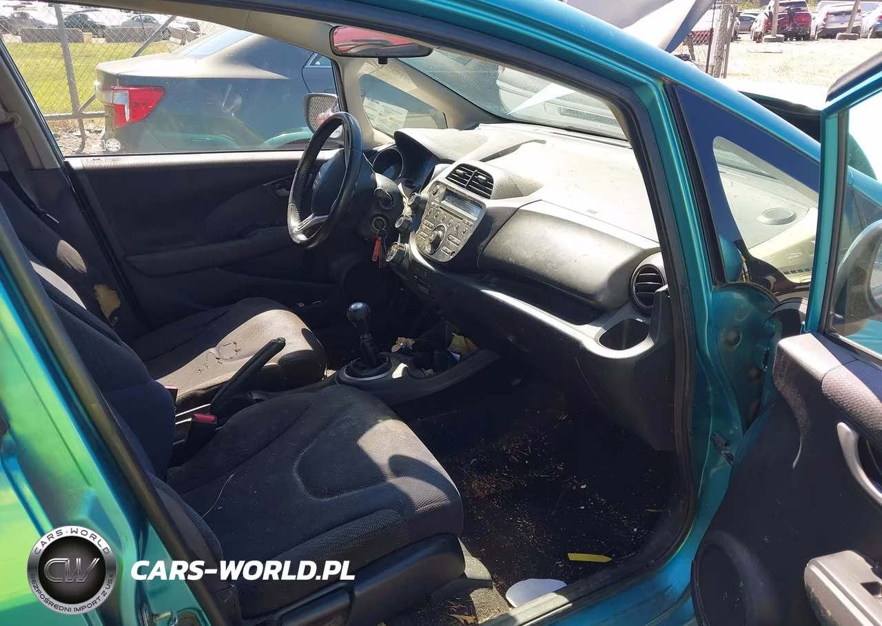 2013 Honda Fit Sport VIN:JHMGE8G51DC000950 - 5