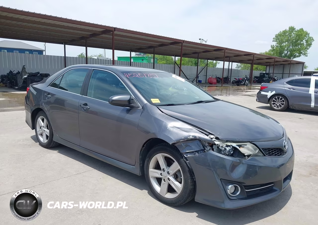 2013 Toyota Camry Se – zdjęcie 1 z 18