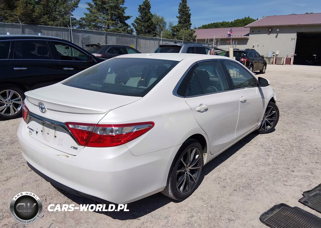 2017 Toyota Camry Xse VIN:4T1BF1FKXHU334235 - 4