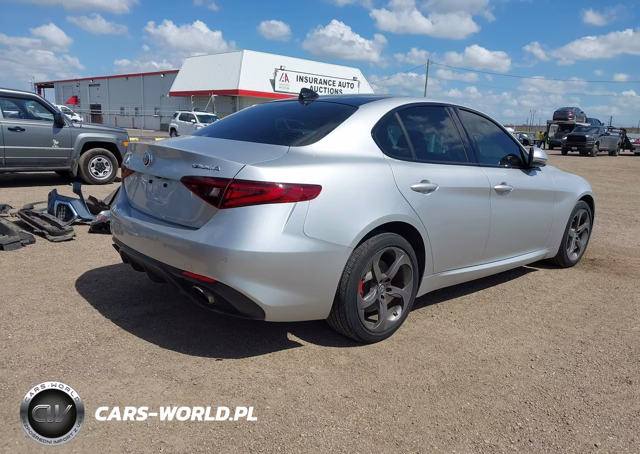 2017 Alfa Romeo Giulia Ti Awd VIN:ZARFAEEN0H7558108 - 4