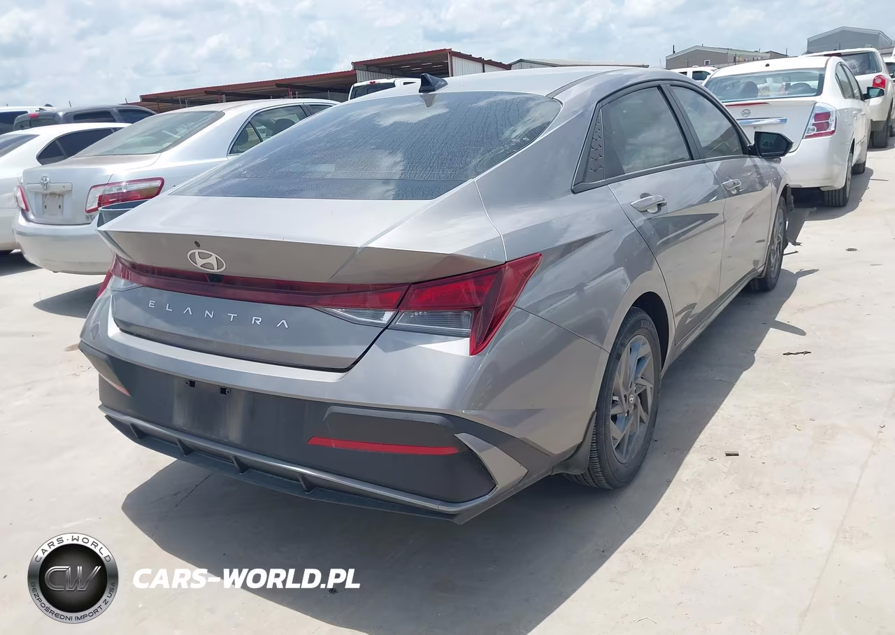 2024 Hyundai Elantra Sel VIN:KMHLM4DG3RU717669 - 4