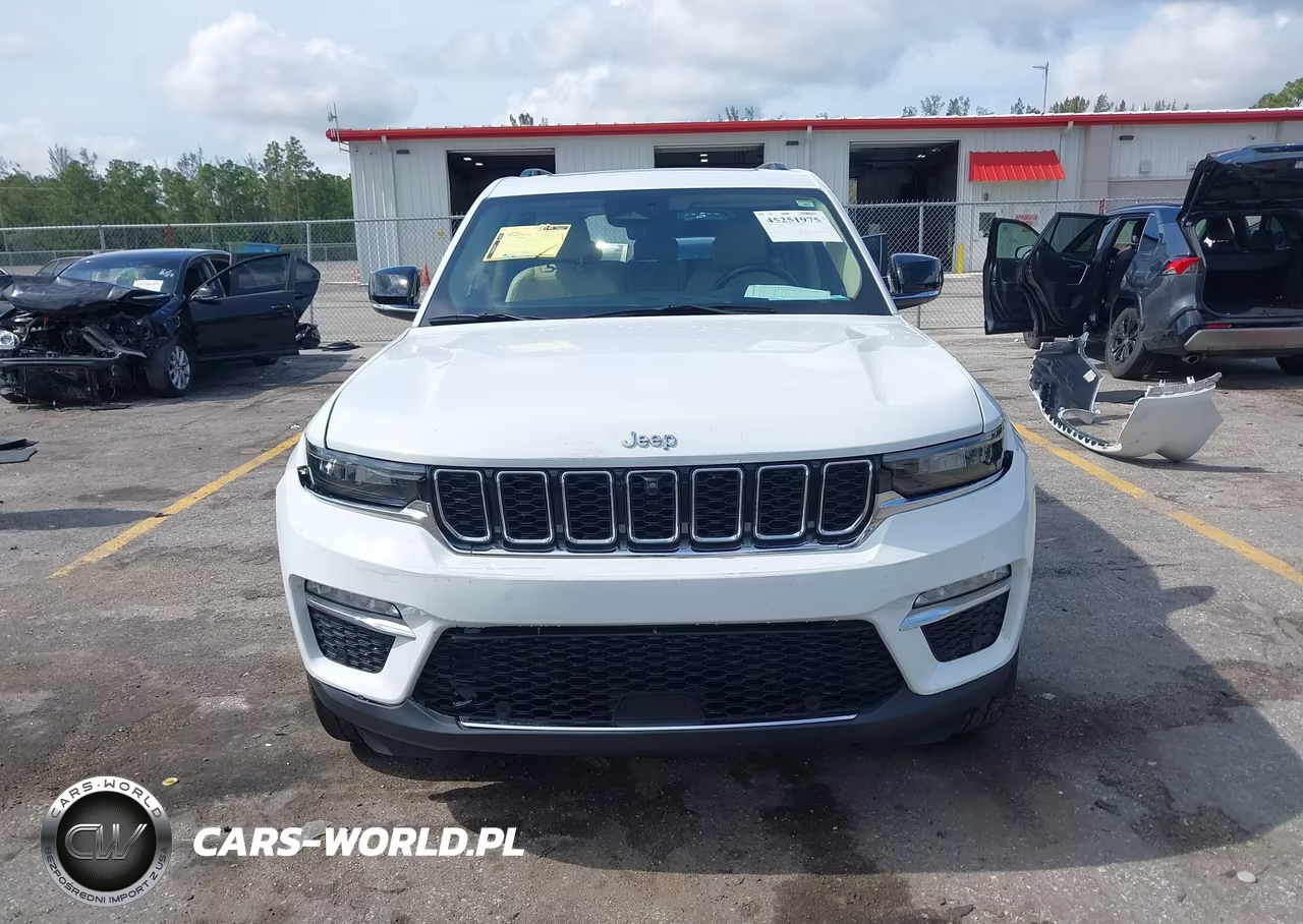 2022 Jeep Grand Cherokee Limited 4X4 VIN:1C4RJHBG8N8635554 - 13