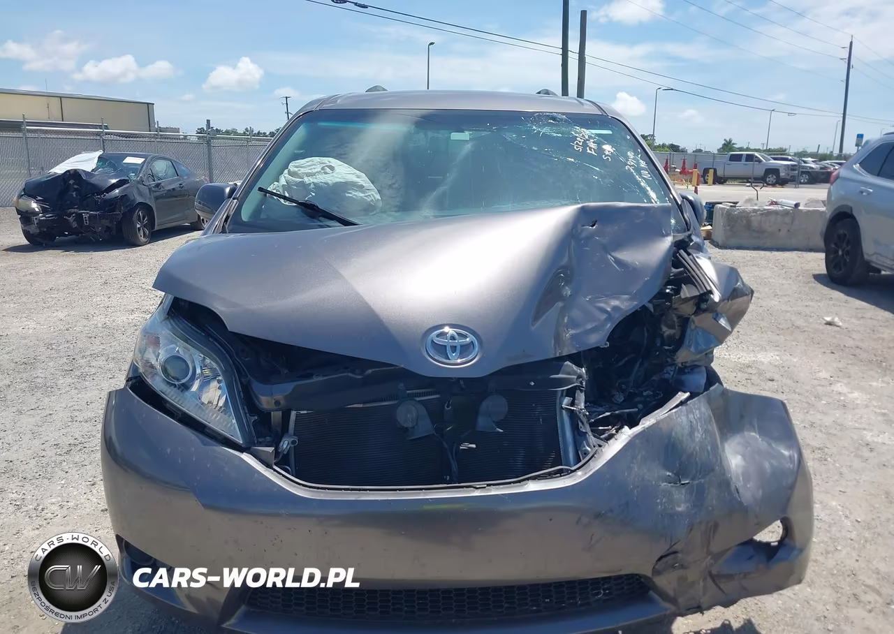 2017 Toyota Sienna Le 8 Passenger VIN:5TDKZ3DC8HS871158 - 13