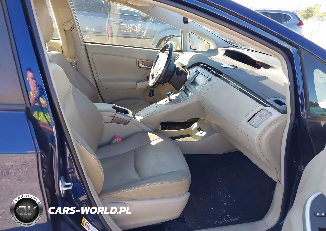 2012 Toyota Prius Four VIN:JTDKN3DU9C1563250 - 5