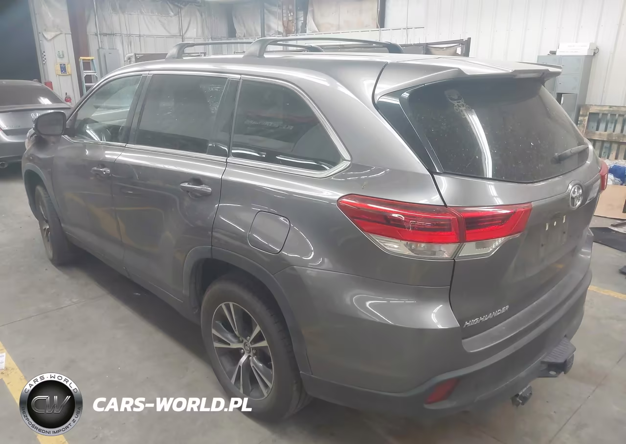 2019 Toyota Highlander Le VIN:5TDZZRFH4KS333834 - 3