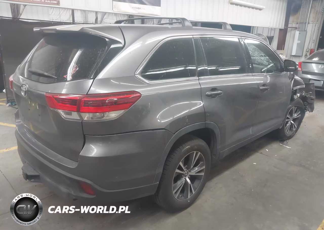 2019 Toyota Highlander Le VIN:5TDZZRFH4KS333834 - 4
