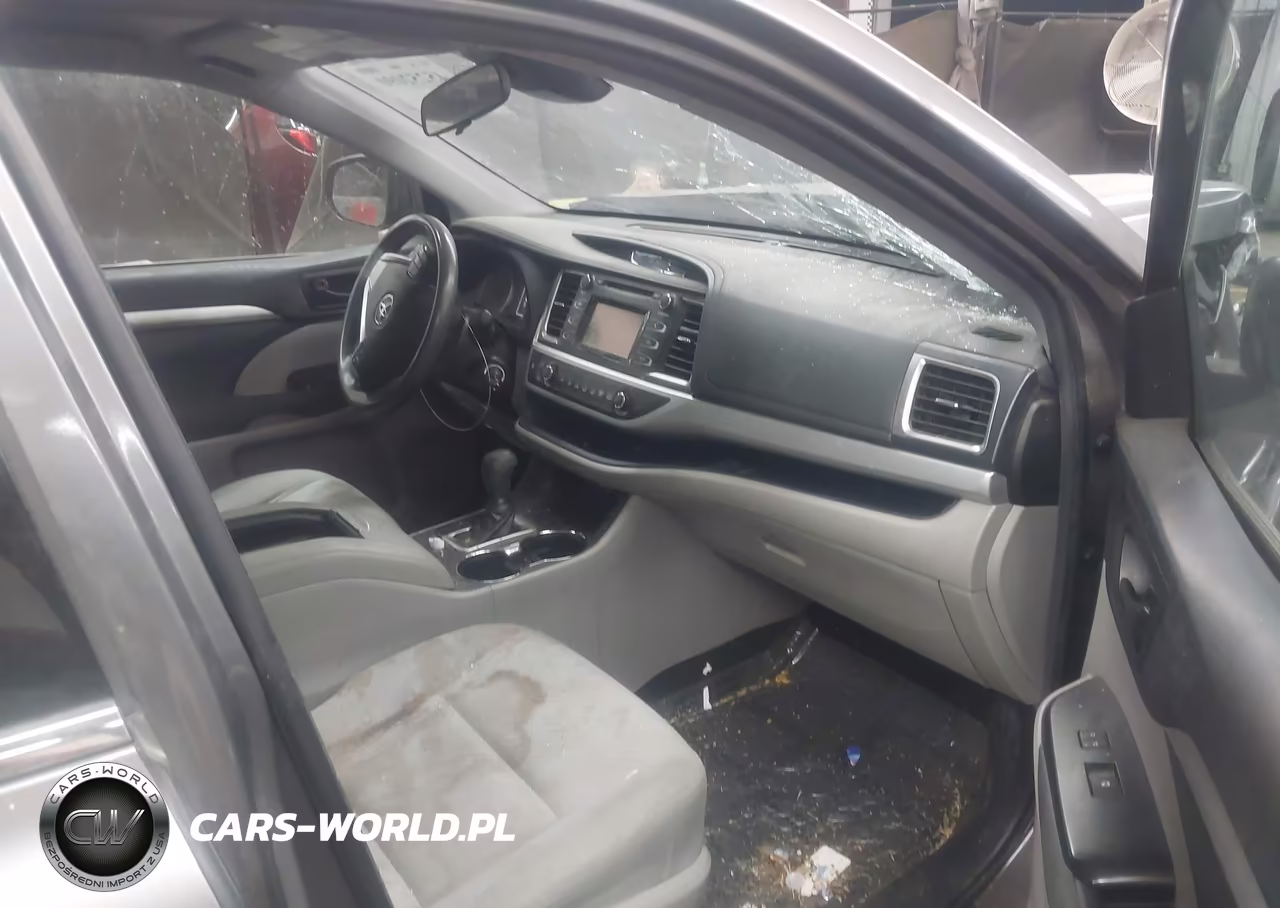 2019 Toyota Highlander Le VIN:5TDZZRFH4KS333834 - 5