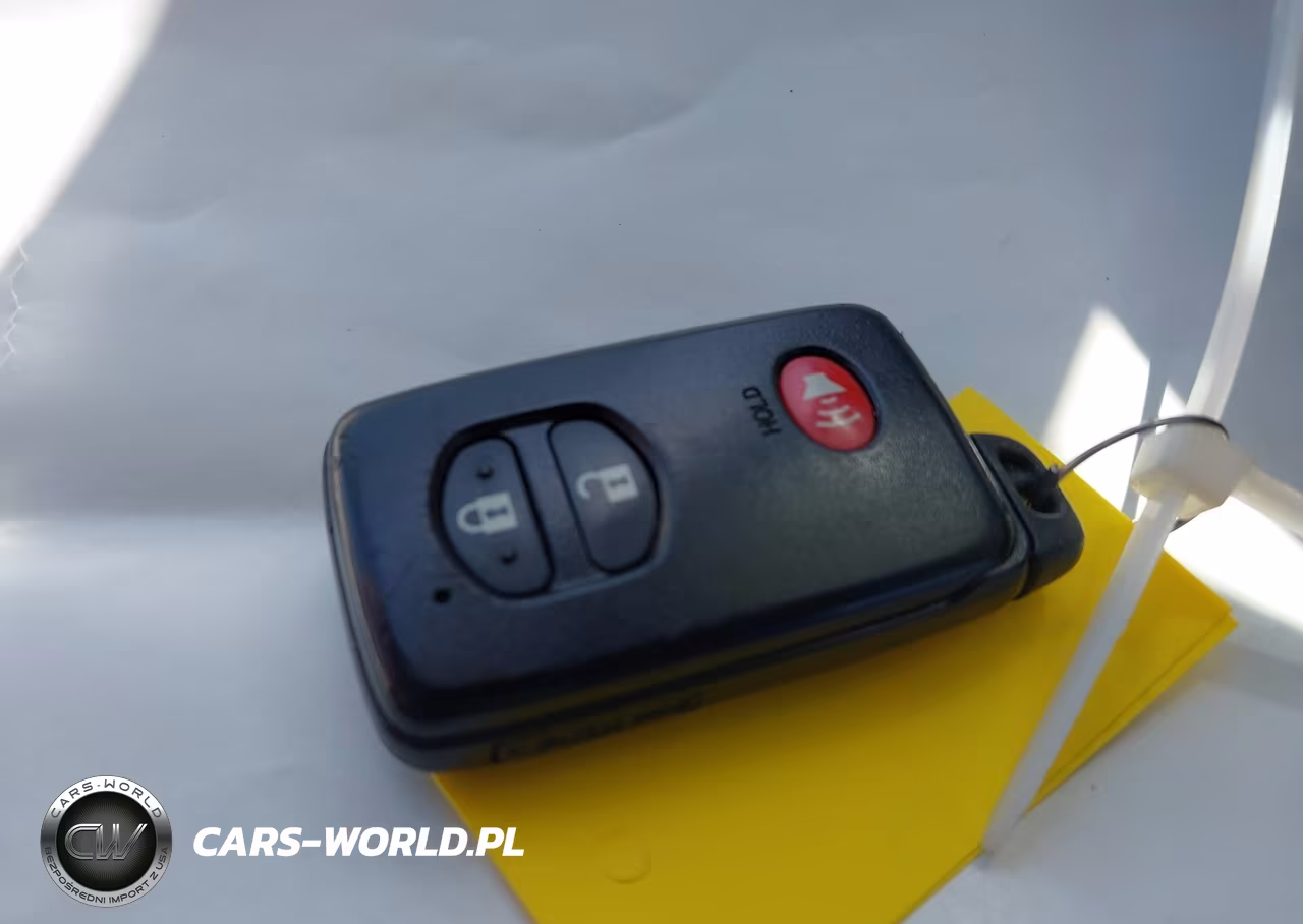 2013 Toyota Prius Two VIN:JTDKN3DU5D5638018 - 11