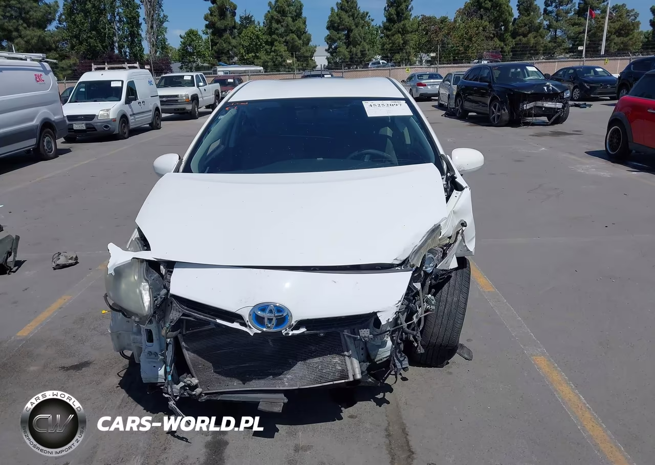 2013 Toyota Prius Two VIN:JTDKN3DU5D5638018 - 13