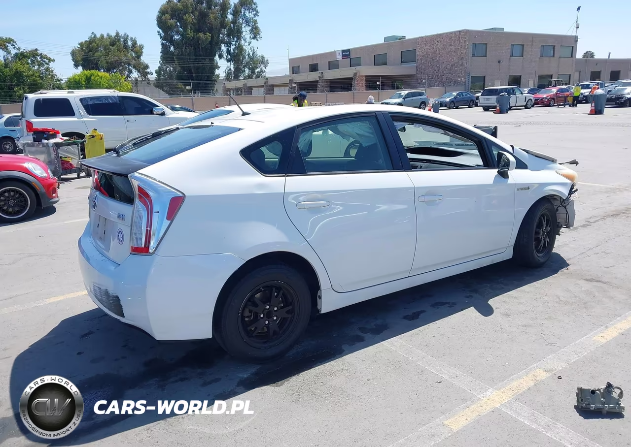 2013 Toyota Prius Two VIN:JTDKN3DU5D5638018 - 4