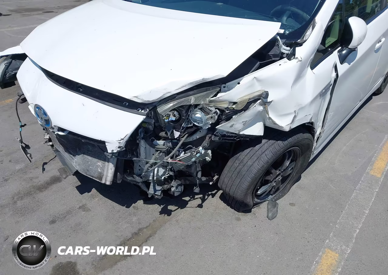 2013 Toyota Prius Two VIN:JTDKN3DU5D5638018 - 6