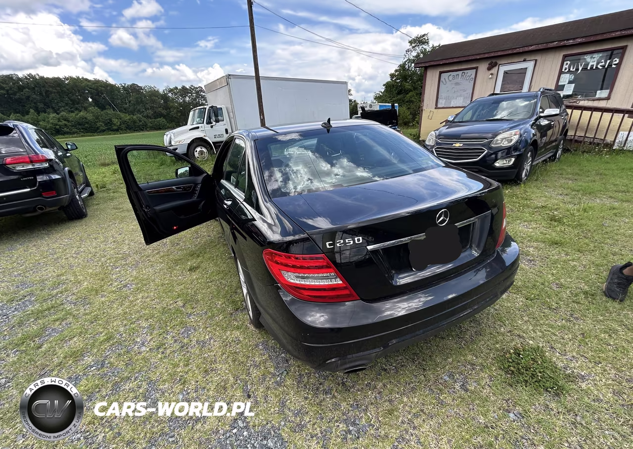 2013 Mercedes-Benz C 250 Sport VIN:WDDGF4HB7DR273292 - 3