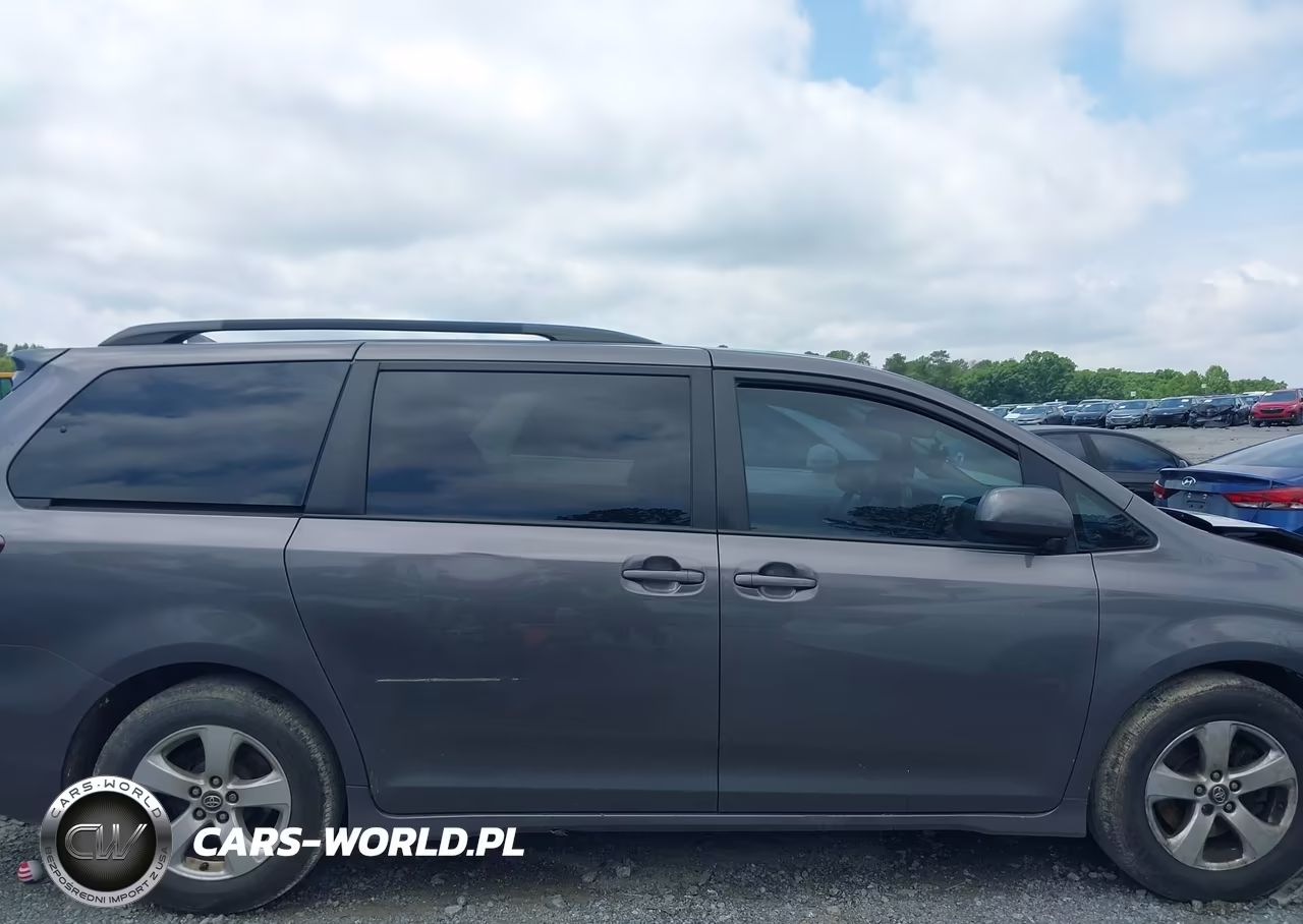 2019 Toyota Sienna Le 8 Passenger VIN:5TDKZ3DC2KS016740 - 13