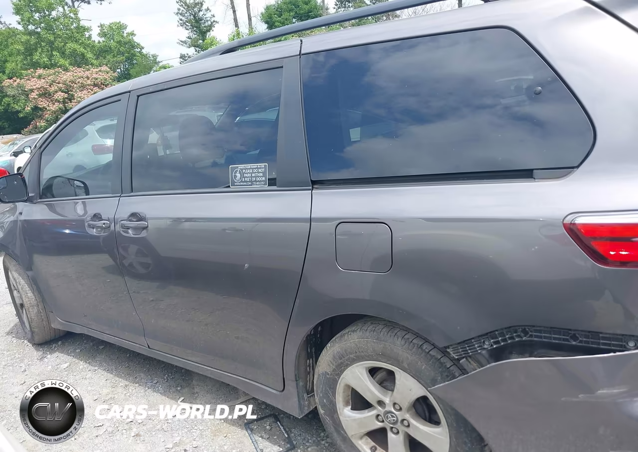 2019 Toyota Sienna Le 8 Passenger VIN:5TDKZ3DC2KS016740 - 14