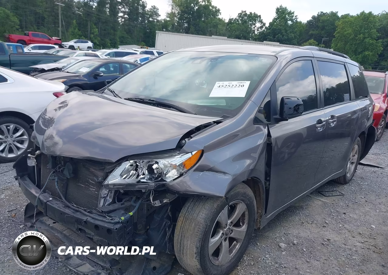 2019 Toyota Sienna Le 8 Passenger VIN:5TDKZ3DC2KS016740 - 2