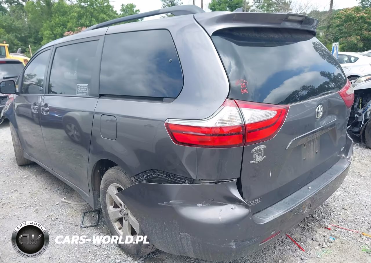 2019 Toyota Sienna Le 8 Passenger VIN:5TDKZ3DC2KS016740 - 3