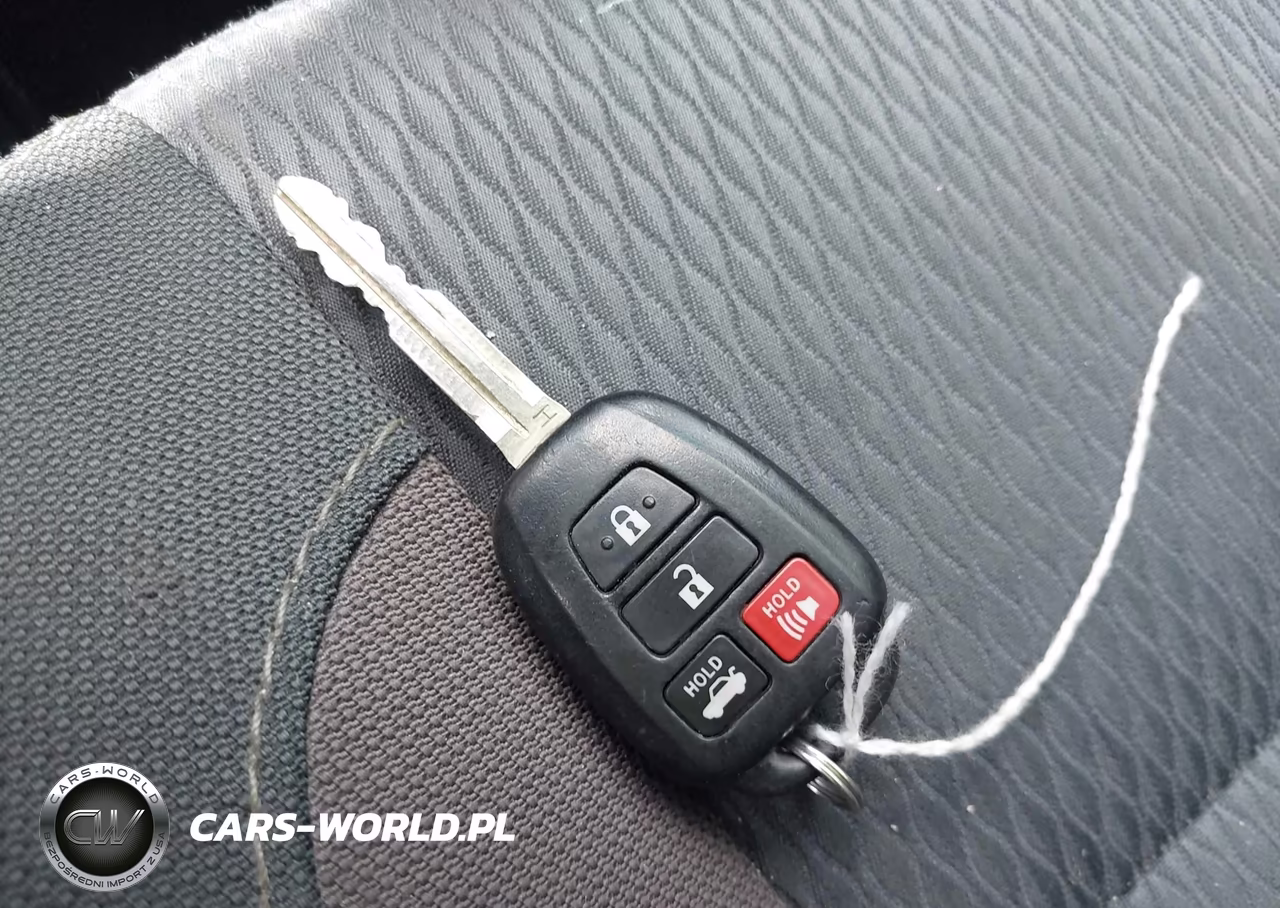 2018 Toyota Corolla Le VIN:2T1BURHEXJC071246 - 11