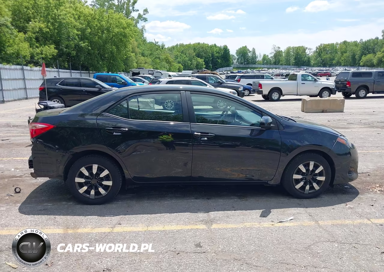 2018 Toyota Corolla Le VIN:2T1BURHEXJC071246 - 13