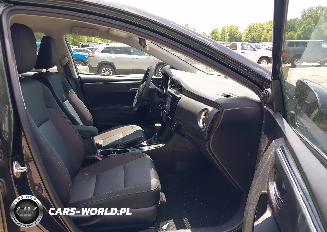 2018 Toyota Corolla Le VIN:2T1BURHEXJC071246 - 5