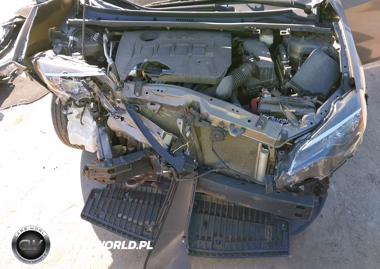 2018 Toyota Corolla Le VIN:2T1BURHE4JC000592 - 10