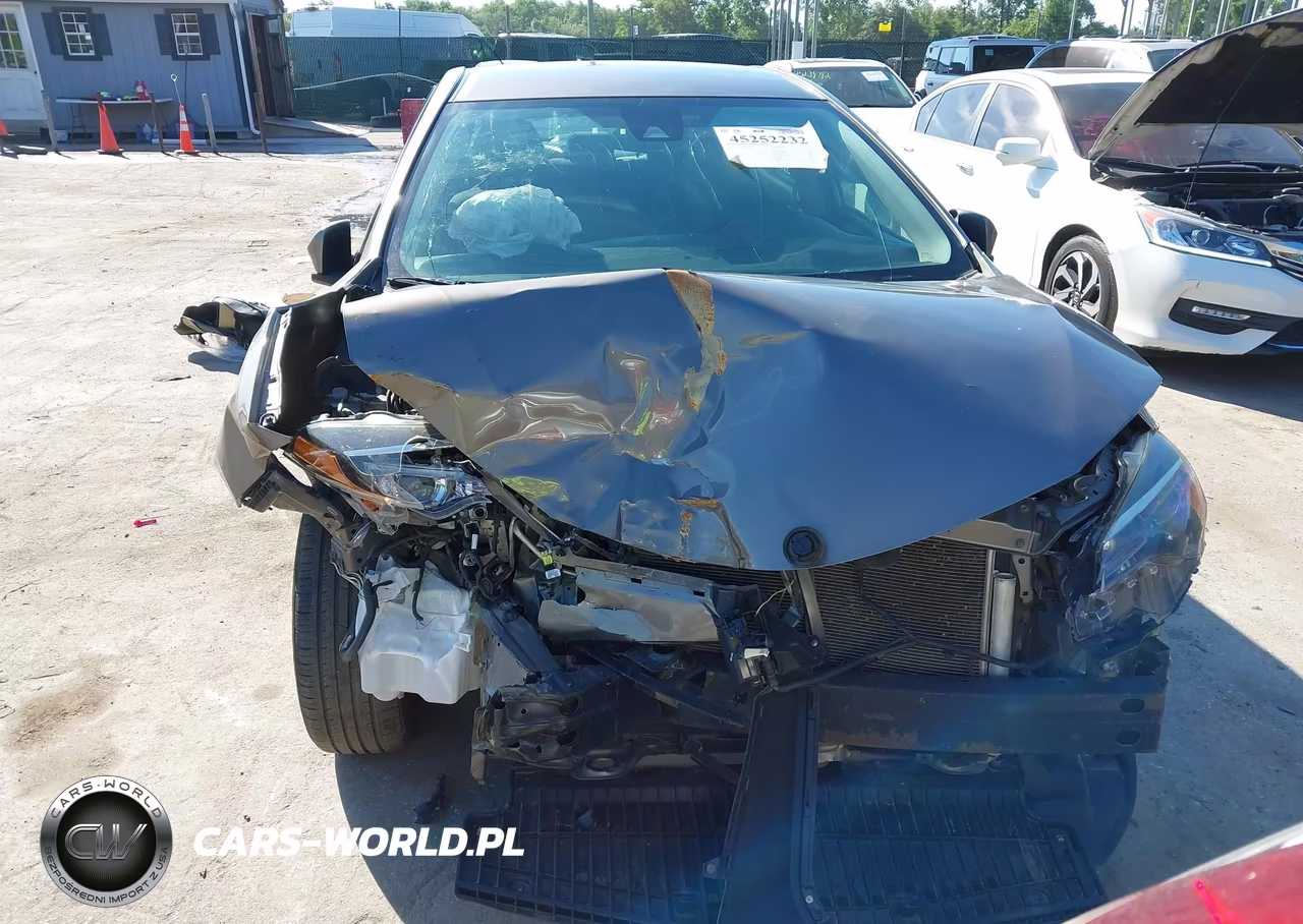 2018 Toyota Corolla Le VIN:2T1BURHE4JC000592 - 13