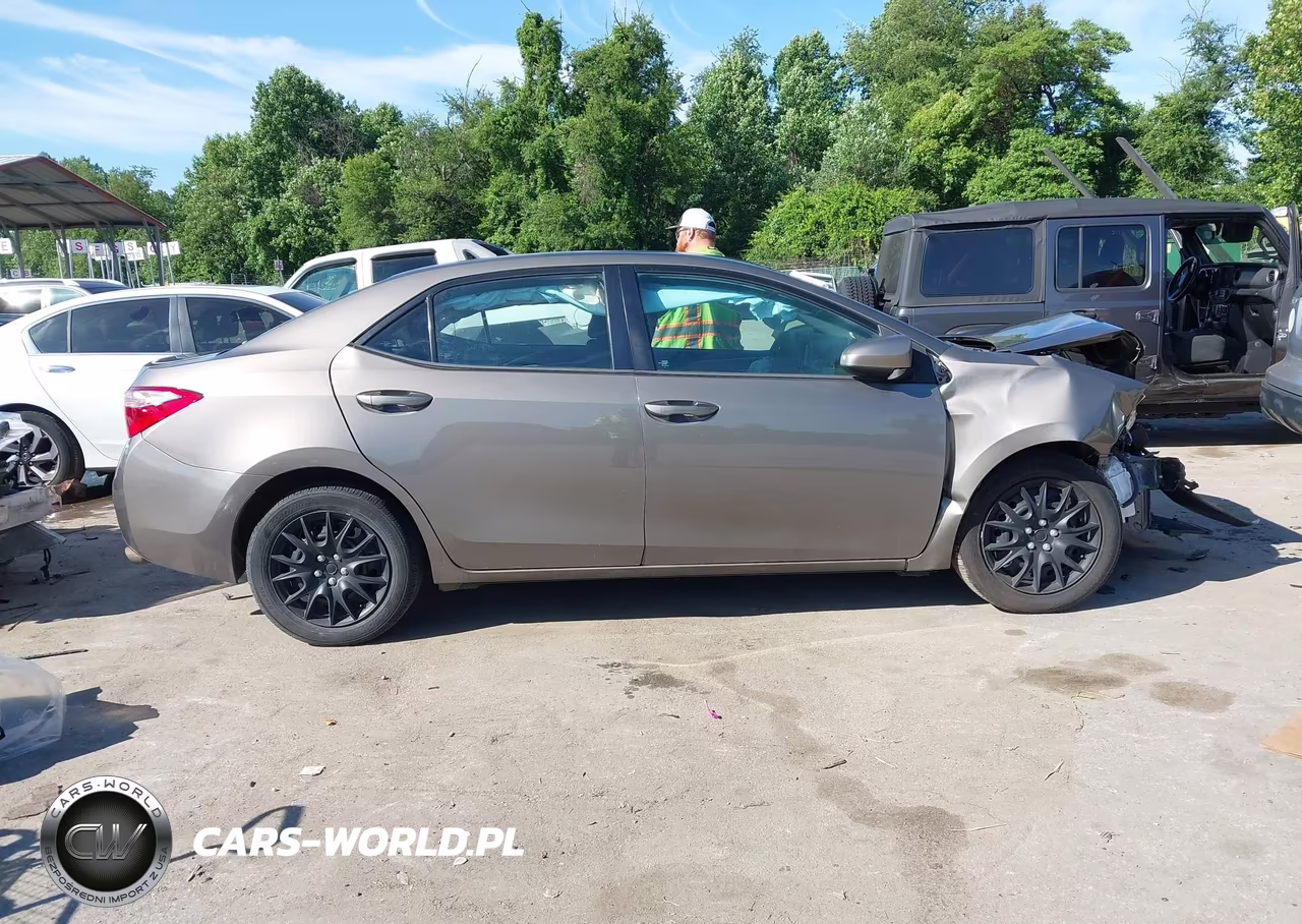 2018 Toyota Corolla Le VIN:2T1BURHE4JC000592 - 14
