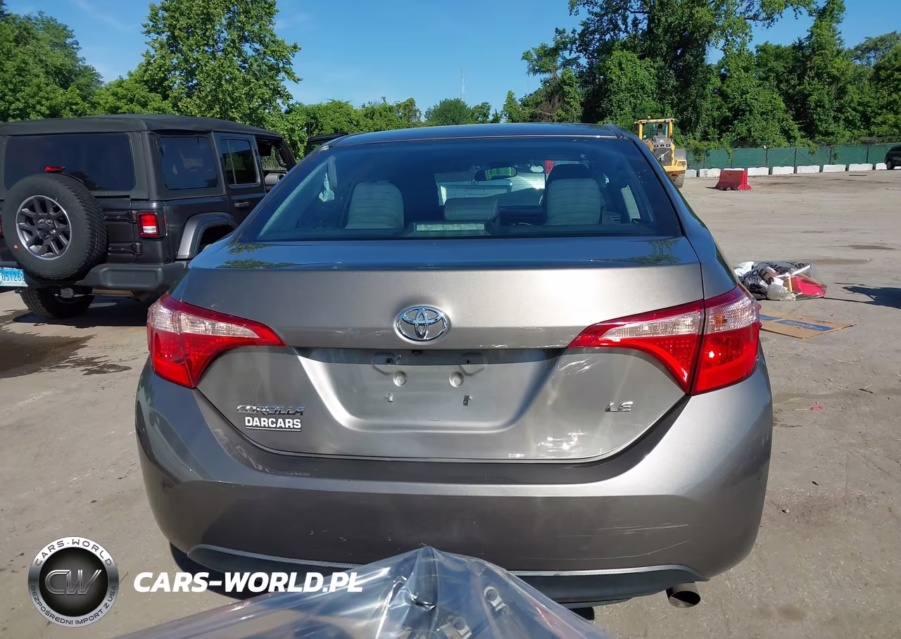 2018 Toyota Corolla Le VIN:2T1BURHE4JC000592 - 17
