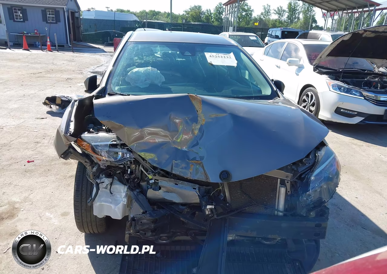2018 Toyota Corolla Le VIN:2T1BURHE4JC000592 - 6