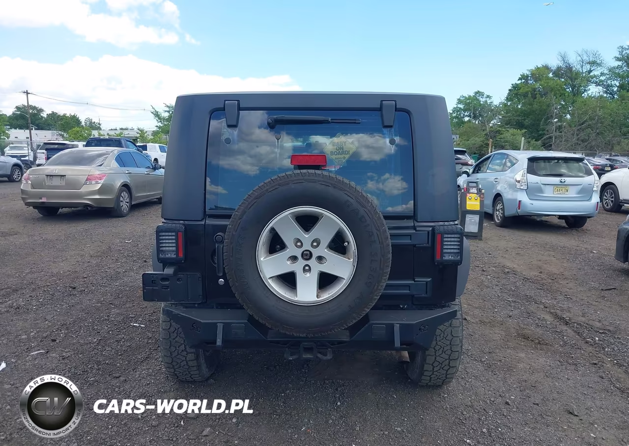2010 Jeep Wrangler Unlimited Sport VIN:1J4BA3H19AL211082 - 16