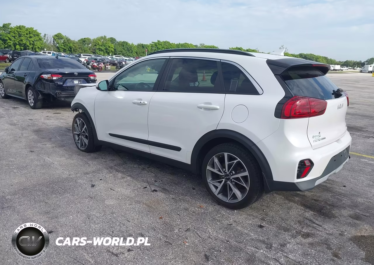 2022 Kia Niro Touring Se VIN:KNDCC3LC7N5516832 - 3