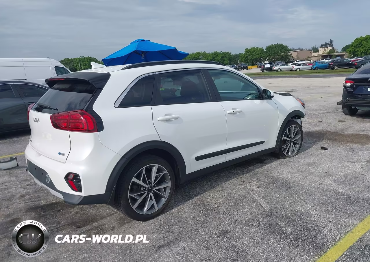 2022 Kia Niro Touring Se VIN:KNDCC3LC7N5516832 - 4