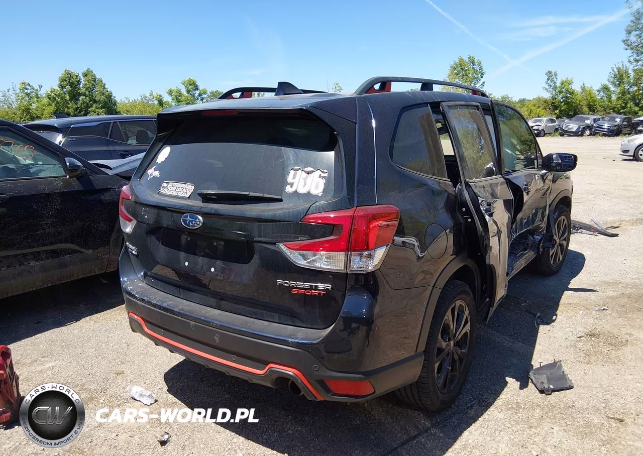 2022 Subaru Forester Sport VIN:JF2SKAJC8NH462169 - 4
