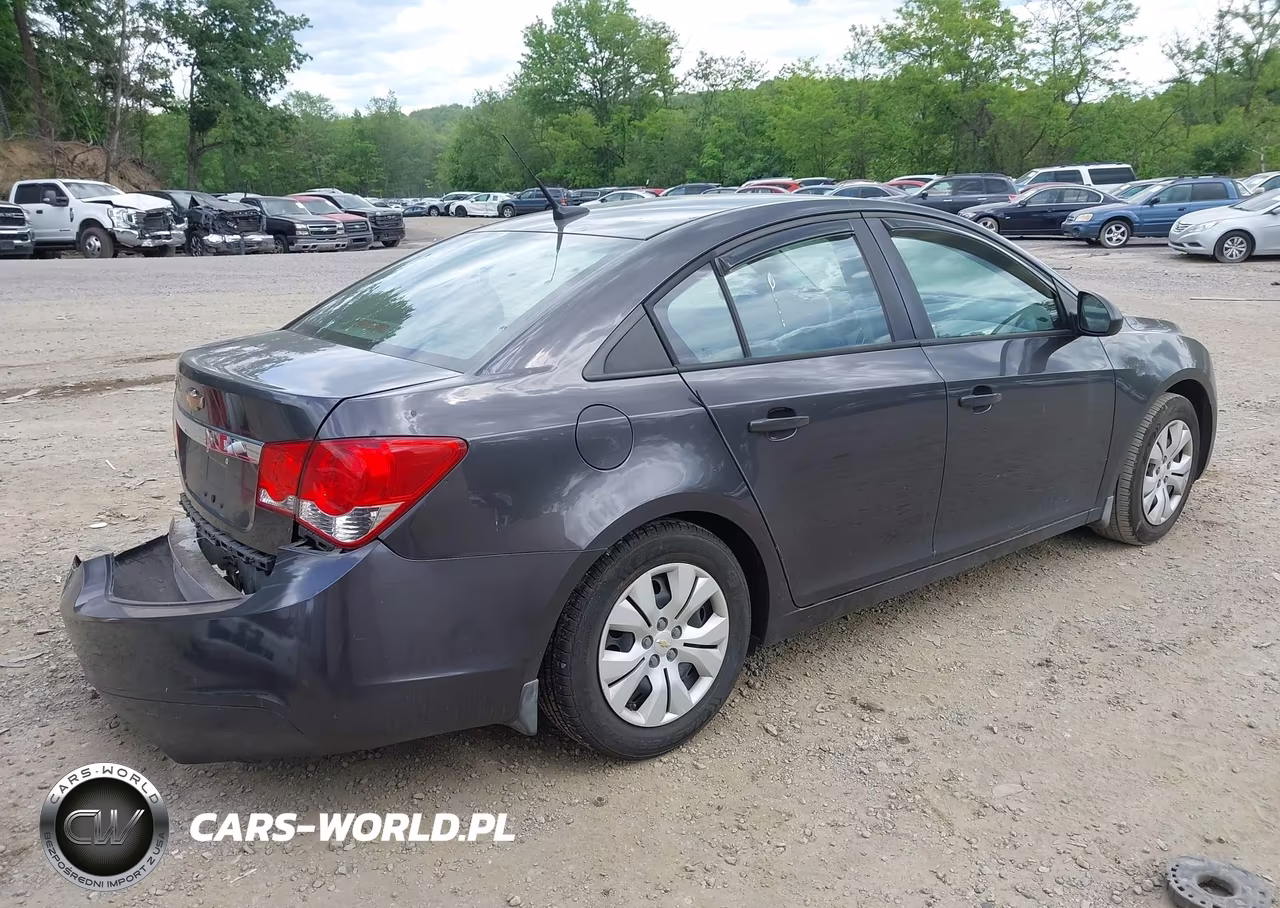 2014 Chevrolet Cruze Ls VIN:1G1PA5SG4E7123083 - 4