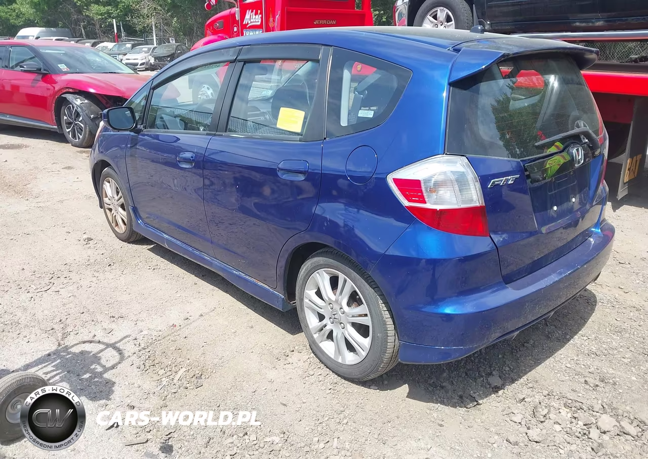 2009 Honda Fit Sport VIN:JHMGE884X9S044710 - 3