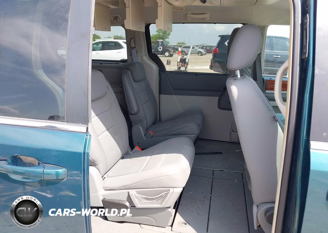 2009 Chrysler Town & Country Touring VIN:2A8HR54189R578061 - 8