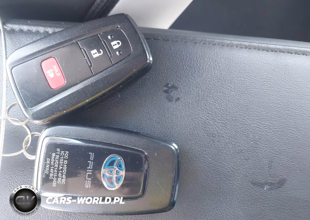2017 Toyota Prius Four Touring VIN:JTDKARFU8H3533423 - 11