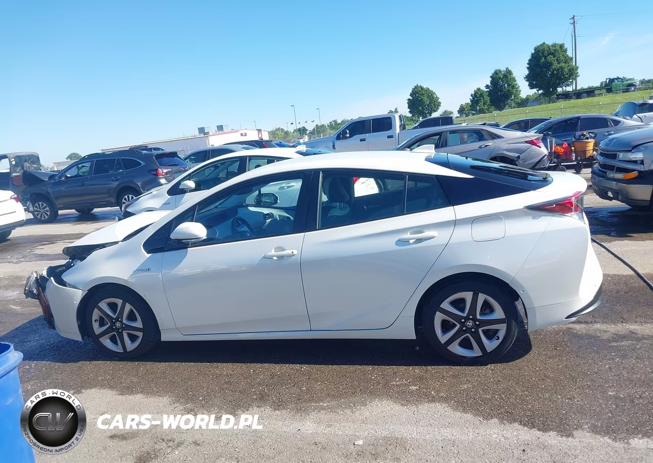 2017 Toyota Prius Four Touring VIN:JTDKARFU8H3533423 - 14
