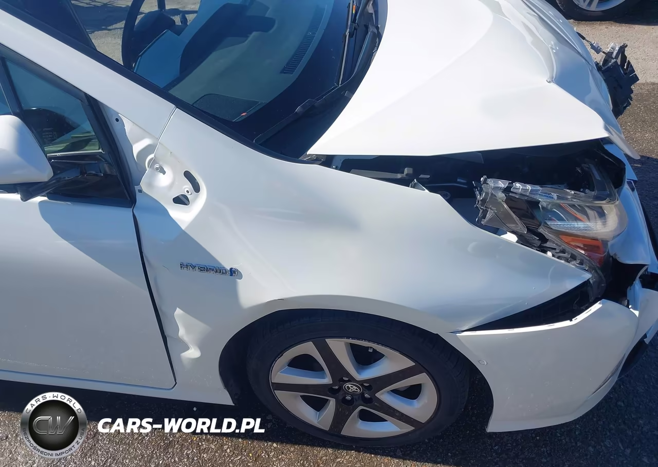 2017 Toyota Prius Four Touring VIN:JTDKARFU8H3533423 - 17